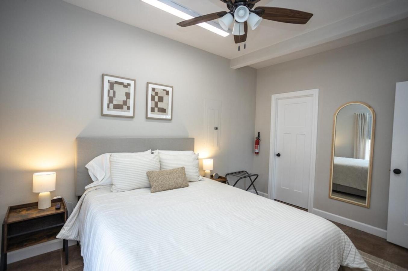 Tiny Home With Hot Tub Near Ft Leonard Wood! Waynesville ภายนอก รูปภาพ