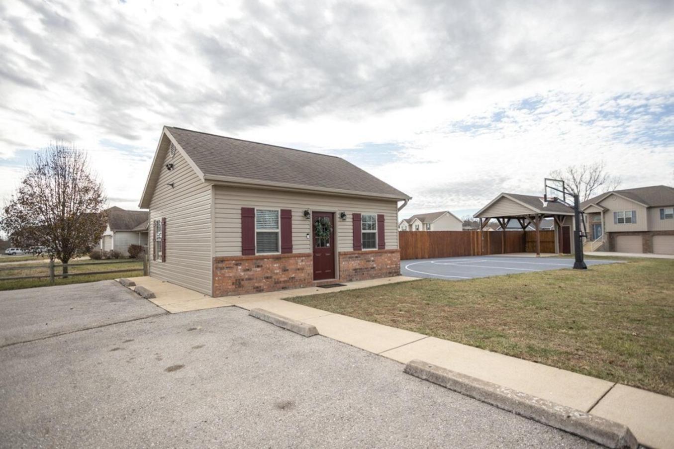 Tiny Home With Hot Tub Near Ft Leonard Wood! Waynesville ภายนอก รูปภาพ