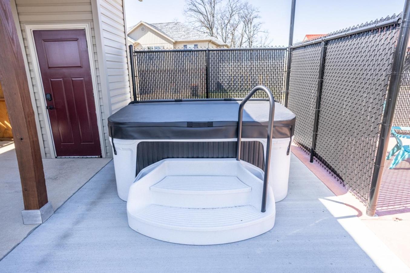 Tiny Home With Hot Tub Near Ft Leonard Wood! Waynesville ภายนอก รูปภาพ